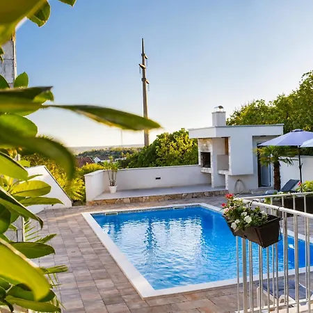 Blanco Villa *